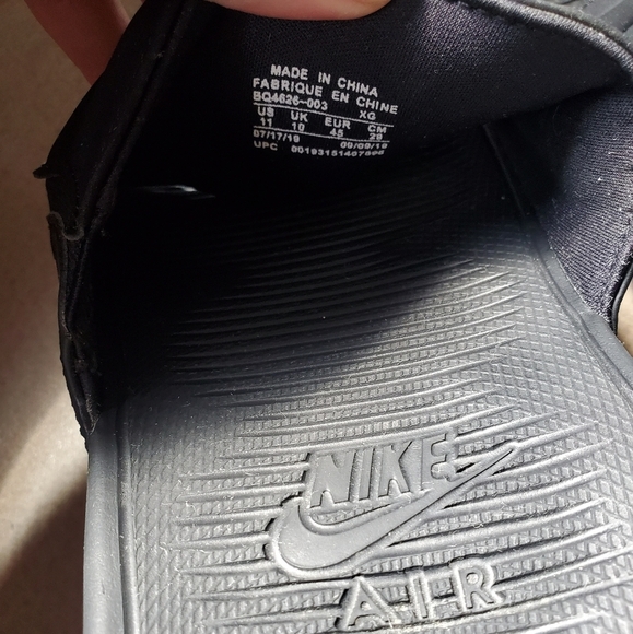 Nike Air Max Camden Slide BQ4626-003 In Black Size Mens 11 - Picture 8 of 9